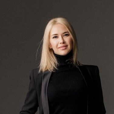 woman in black long sleeve shirt and black pants